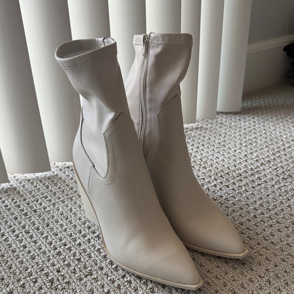 Steve Madden Elegant Cream Ankle Boots